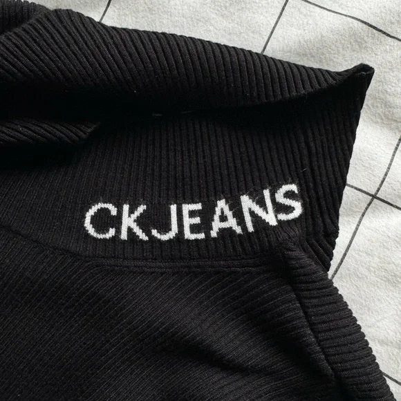 Mock-Neck Ribbed Long-Sleeve - Picture 3 of 6